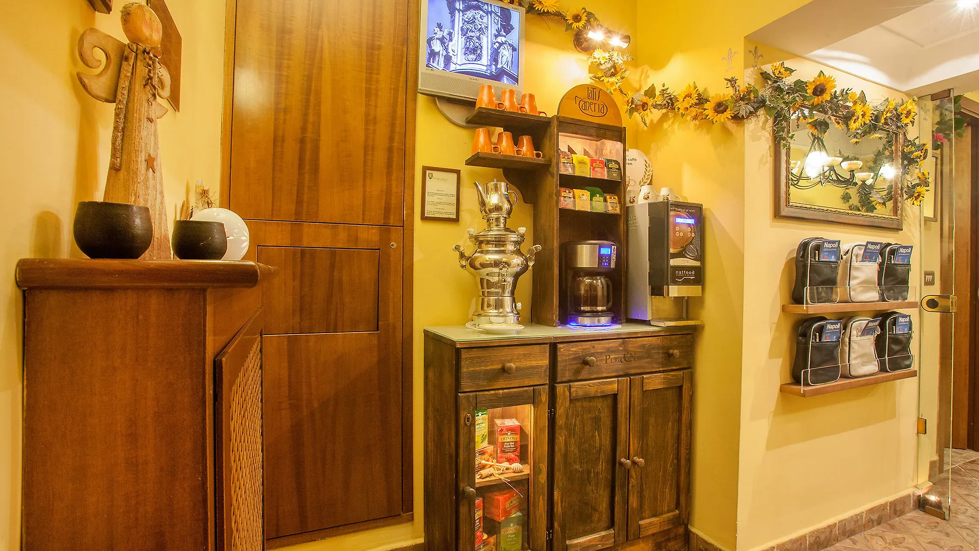 *** Bed & Breakfast B&B L'Alloggio Dei Vassalli Naples Italy